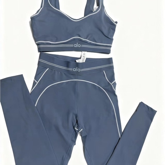 ALO Yoga Light Gray Seamless Crop Sports Bra - Picture 2 of 3